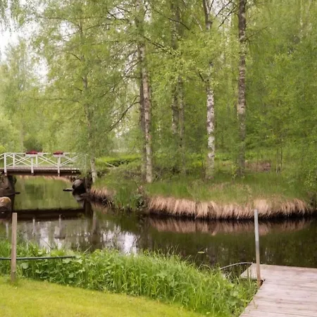 Revontulet Zh River & Retreat, Tatil Evi