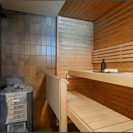 Revontulet Zh River & Retreat, *